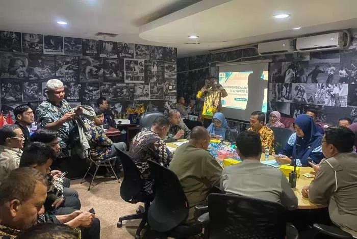 Parade Wanirta Berkebaya Di Car Free Day, Di Jalan Rasuna Said, Menikmati Acara Hiburan Di Halaman Pusat Perfilman Haji Usmar Ismail